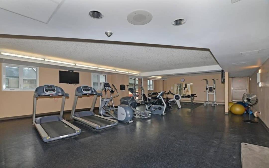 New Stylish And Cozy Eau Claire 2br With Gym Coffee